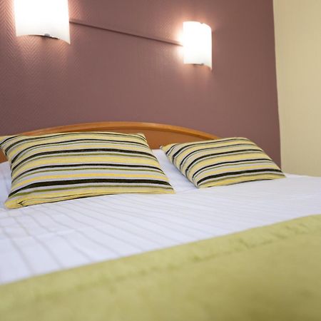 Hotel Cheval De Bronze เรเมียร์มอง ภายนอก รูปภาพ