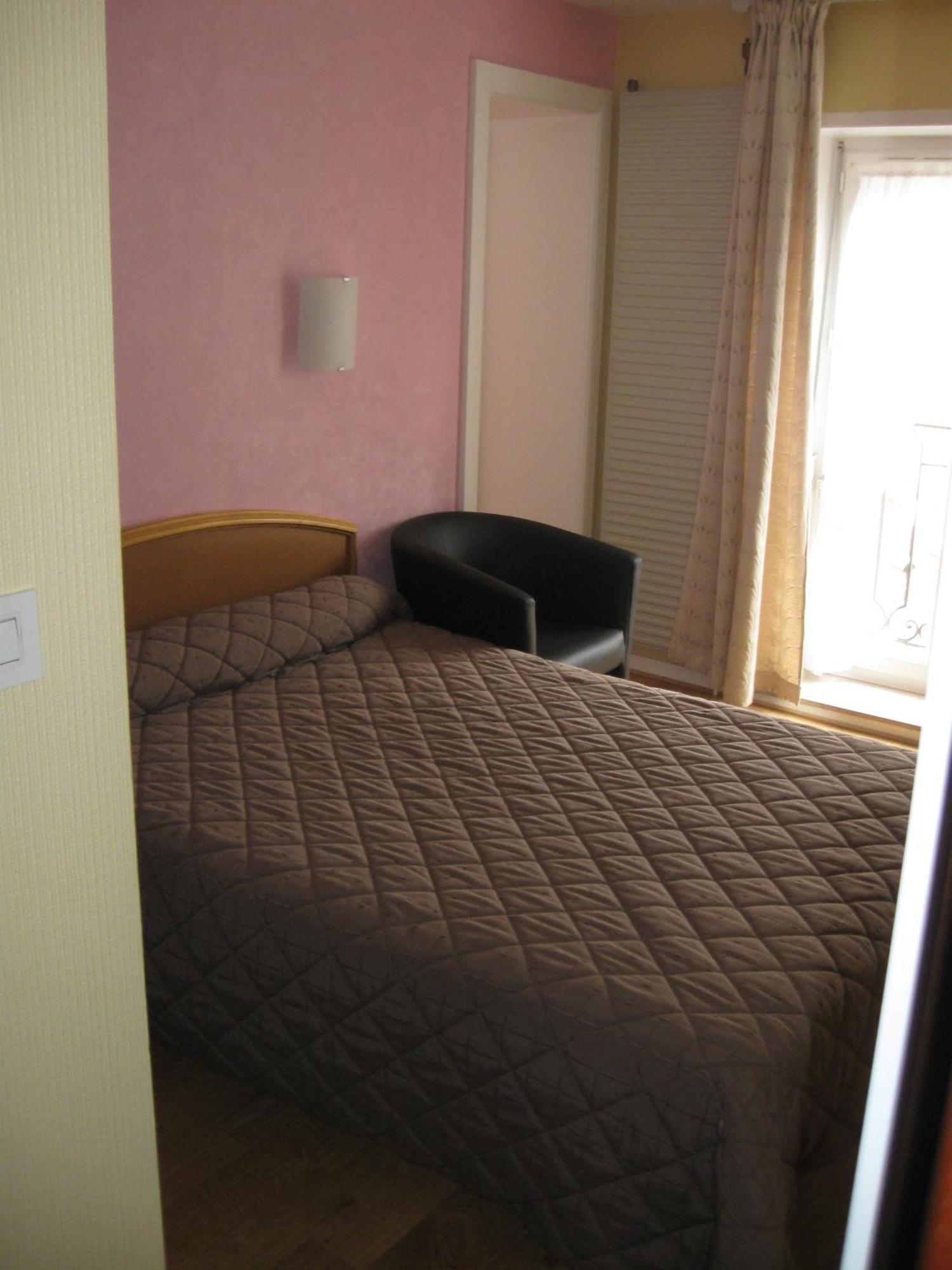 Hotel Cheval De Bronze เรเมียร์มอง ภายนอก รูปภาพ