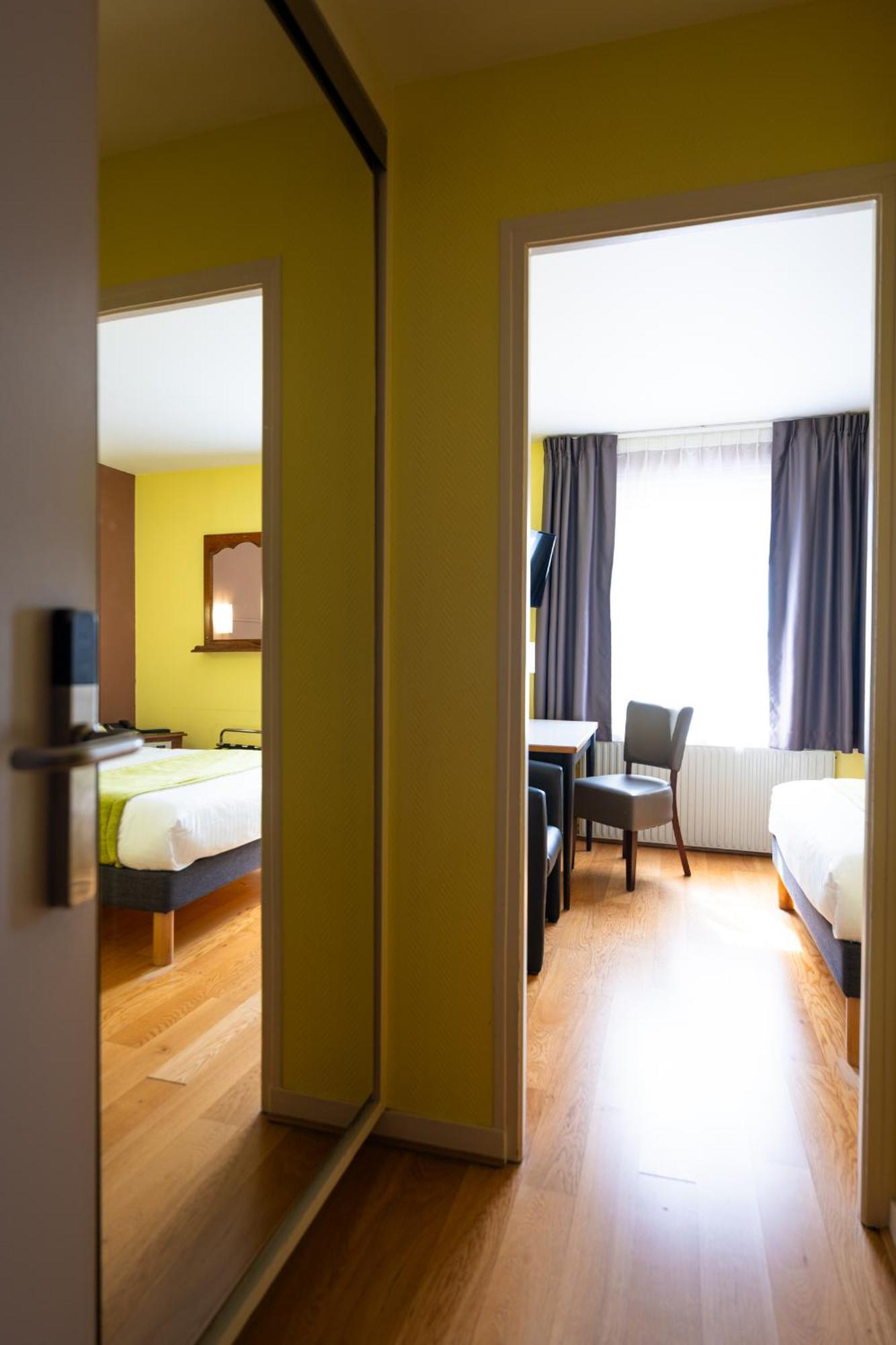 Hotel Cheval De Bronze เรเมียร์มอง ภายนอก รูปภาพ