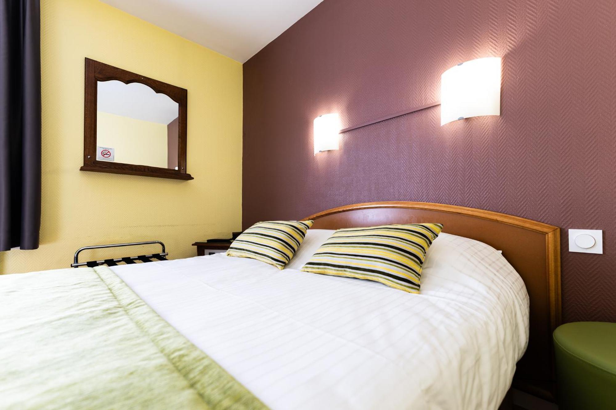 Hotel Cheval De Bronze เรเมียร์มอง ภายนอก รูปภาพ