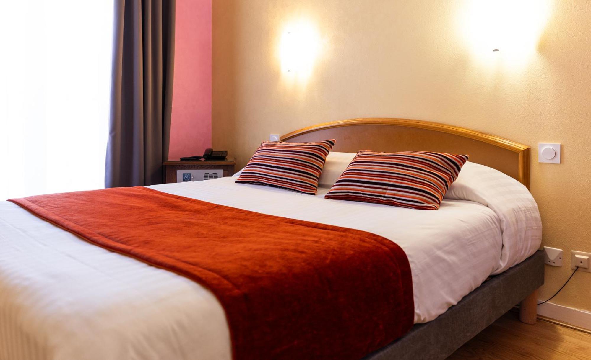 Hotel Cheval De Bronze เรเมียร์มอง ภายนอก รูปภาพ