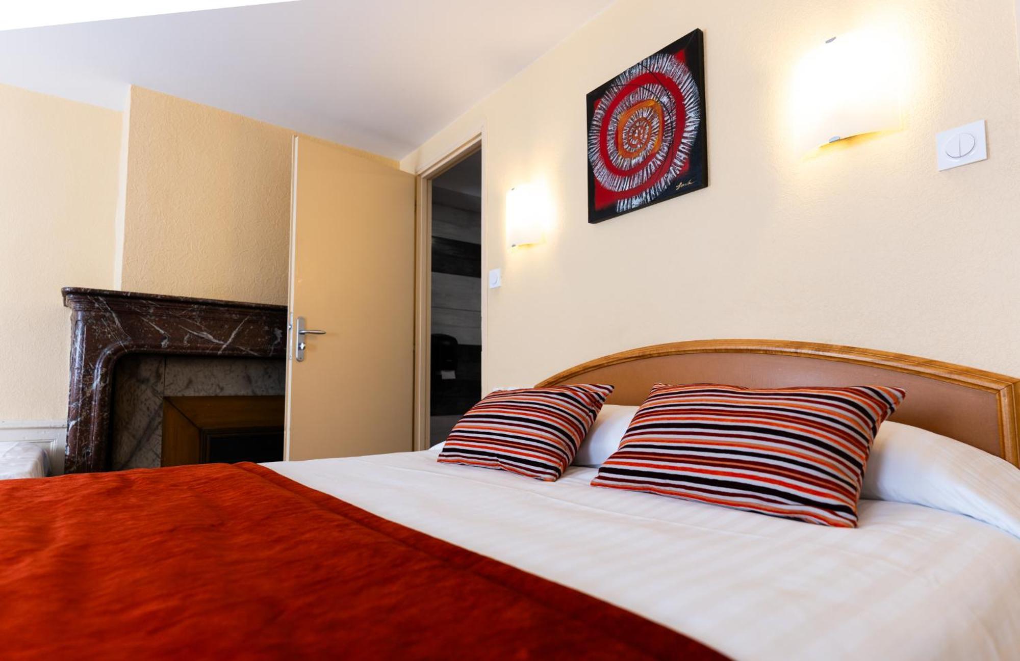 Hotel Cheval De Bronze เรเมียร์มอง ภายนอก รูปภาพ