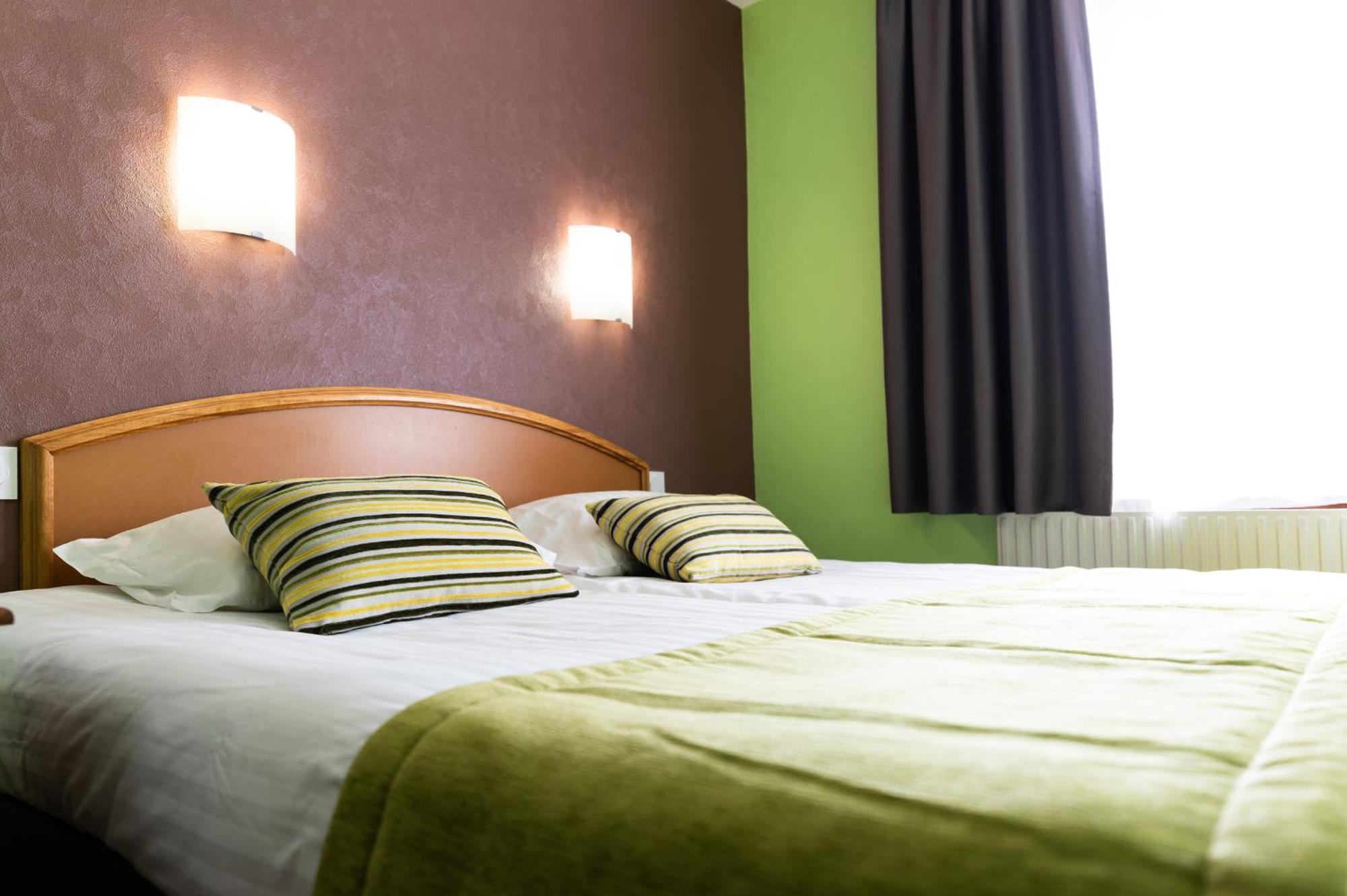 Hotel Cheval De Bronze เรเมียร์มอง ภายนอก รูปภาพ