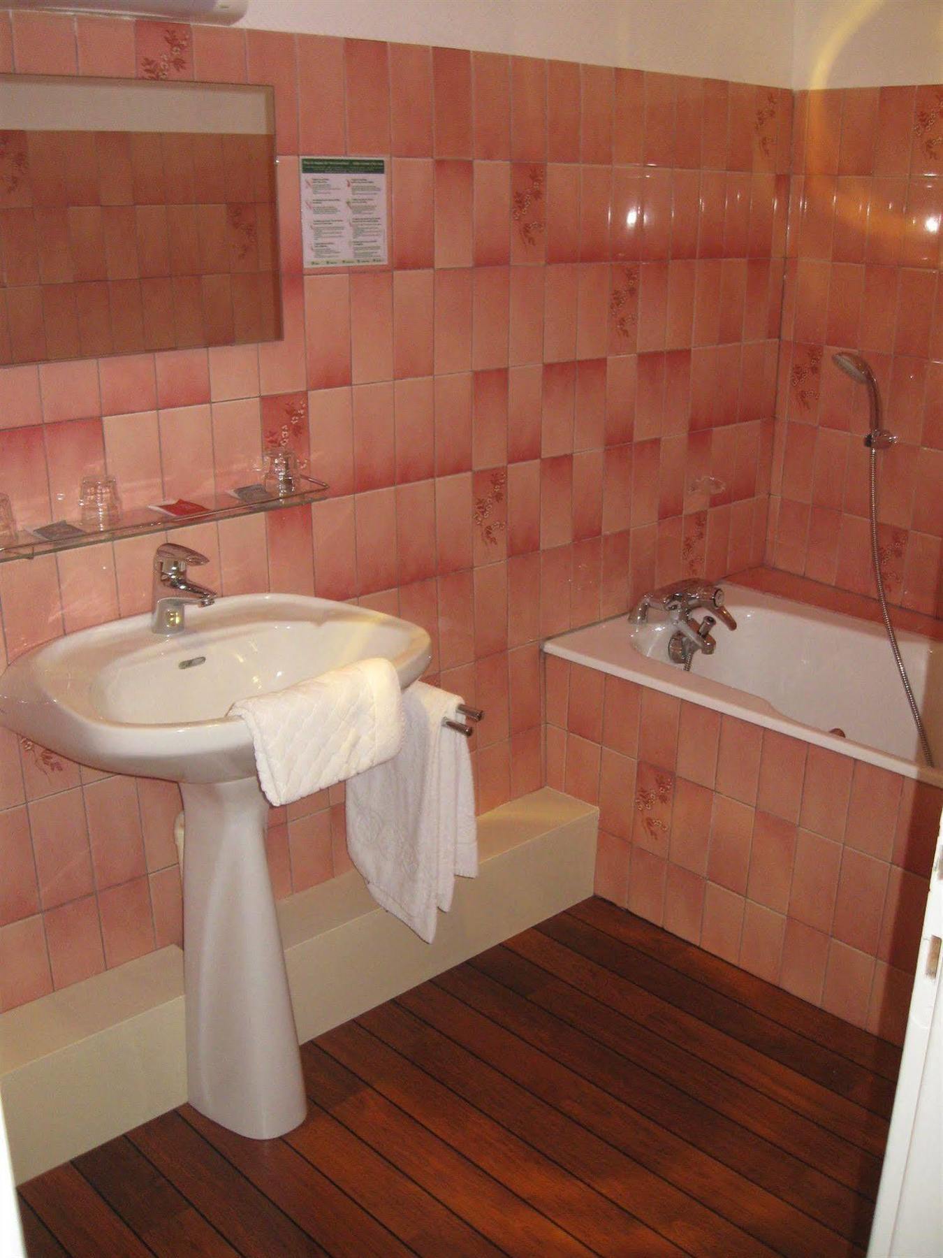 Hotel Cheval De Bronze เรเมียร์มอง ภายนอก รูปภาพ