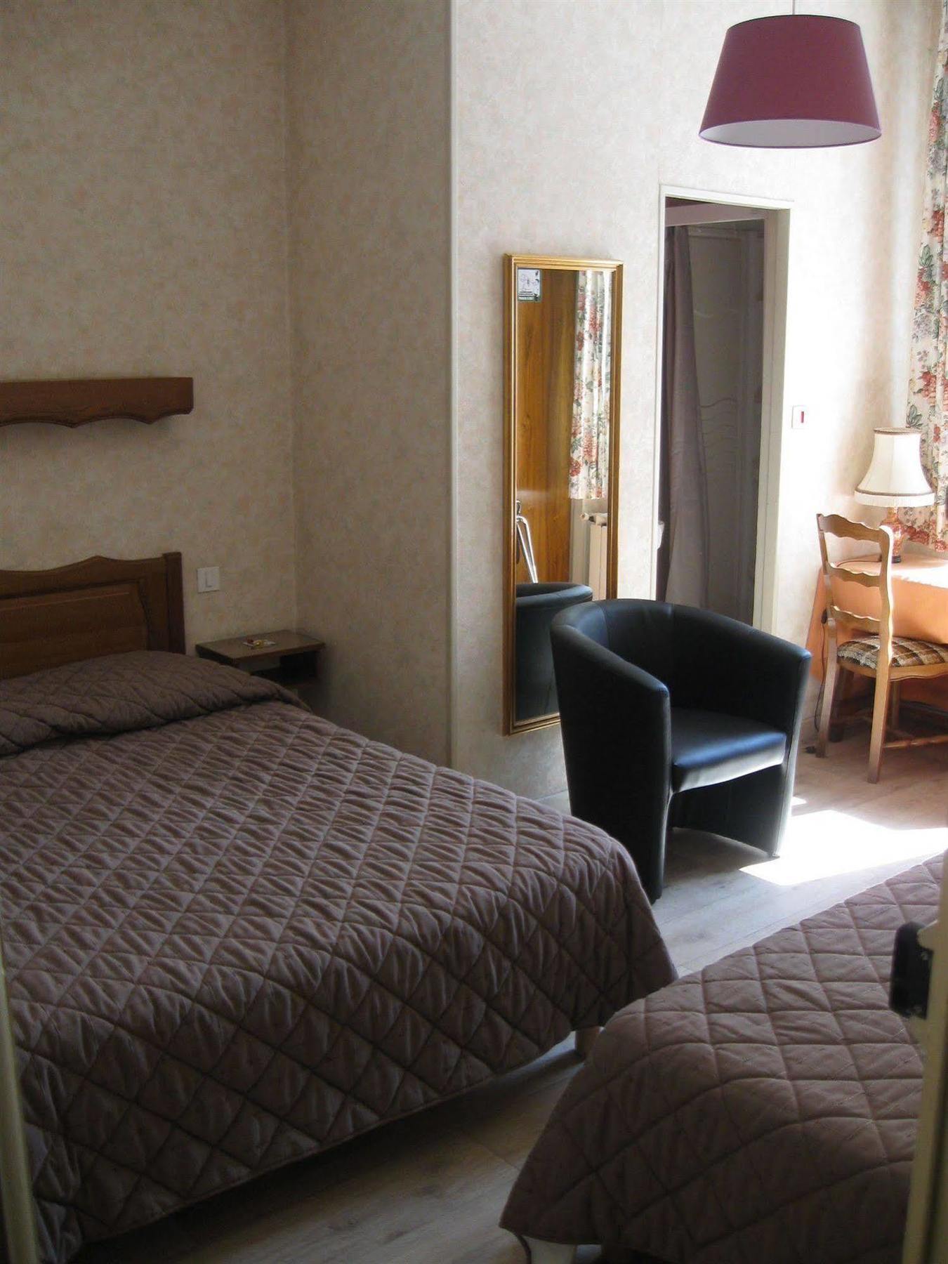 Hotel Cheval De Bronze เรเมียร์มอง ภายนอก รูปภาพ